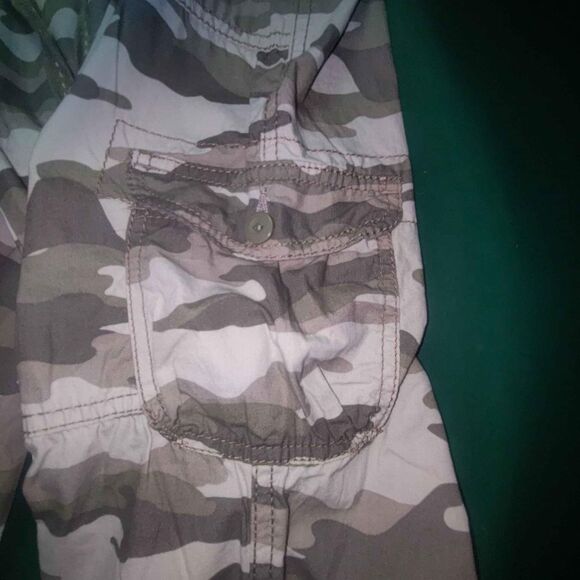 OP - Ocean Pacific Camo Crop Cargo Capris Pants - Juniors Size 13 - Brand New - Picture 3 of 7